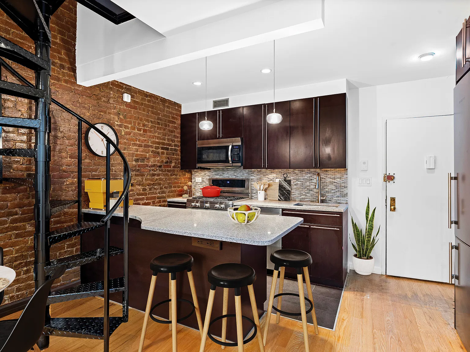 118 Suffolk Street — Photo 3