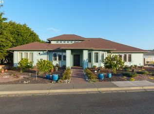 557 Shearwater Cir, Bandon, OR 97411
