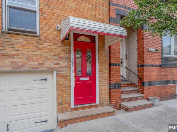 302 Delano Pl, Fairview, NJ 07022