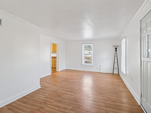 3rd image of 106 Arch Ave NE