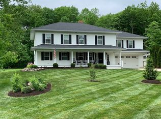 10130 Hillcrest Rd, Kirtland, OH 44094