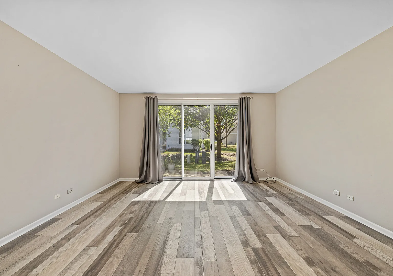 2 bed, 1.5 bath, 1306 sqft, $1,995 — Photo 4