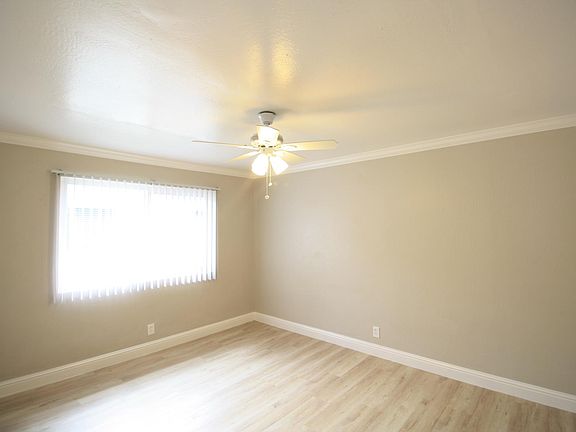 5th image of 982 Ravenscourt Ave #1