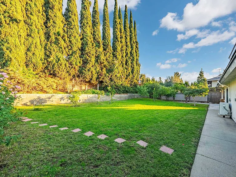 416 Camaritas Dr — Photo 48