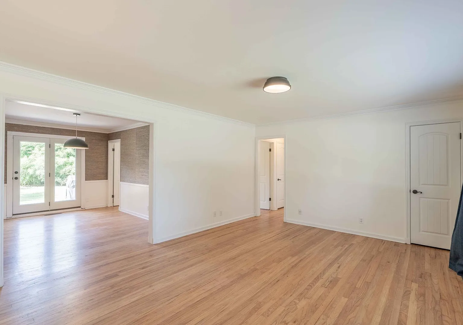Stunning 3 Bed 2 Bath In Great Area — Photo 3
