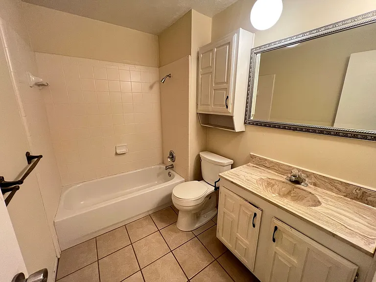 2107 Victoria Rd — Photo 28