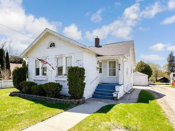 916 N 22nd St, Manitowoc, WI 54220