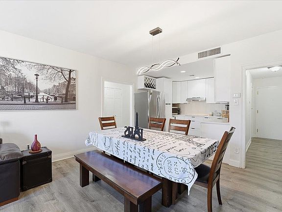 5th image of 101 Shearwater Ct E APT 28