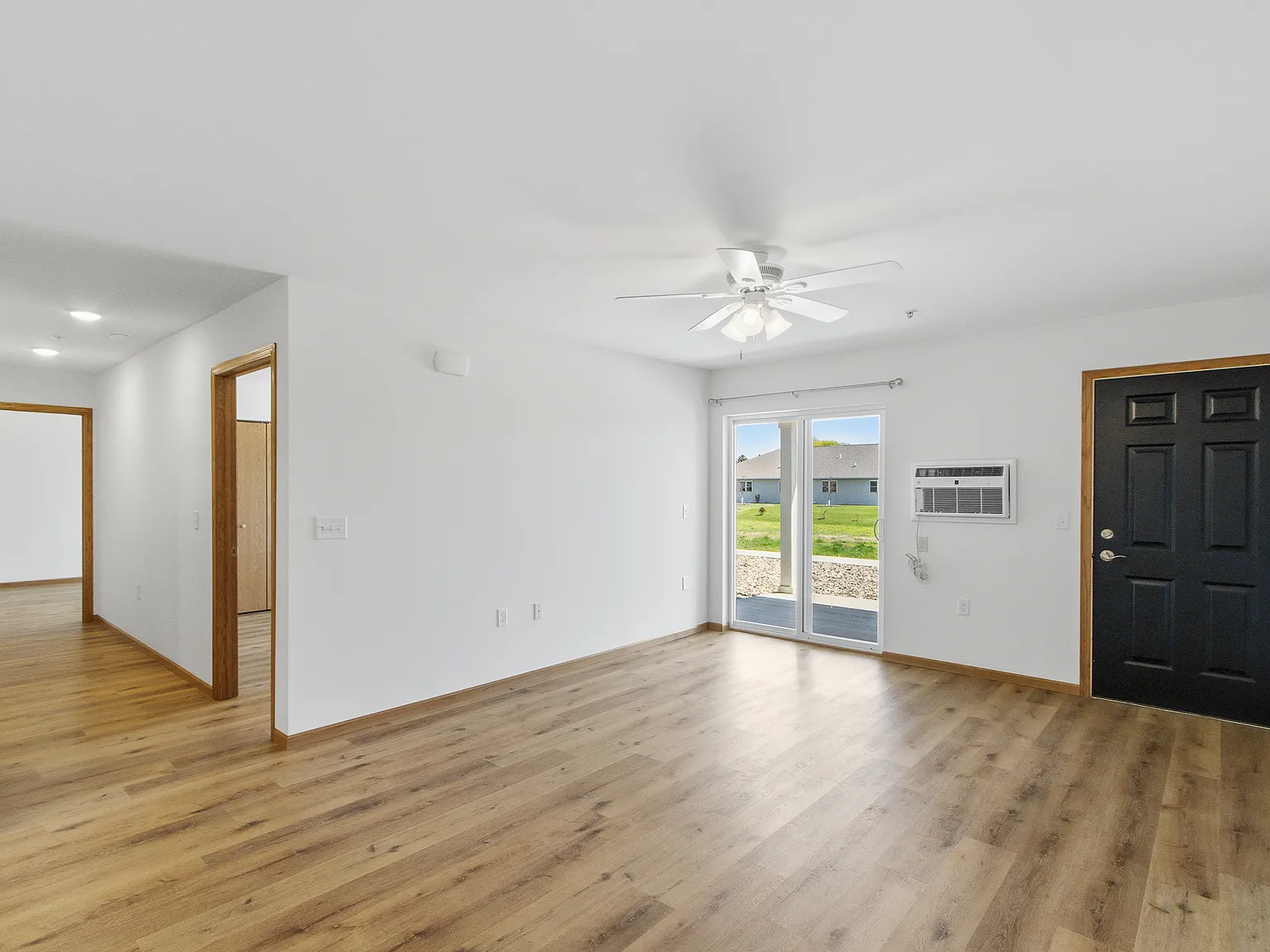 Carver Flats - 304 — Photo 2