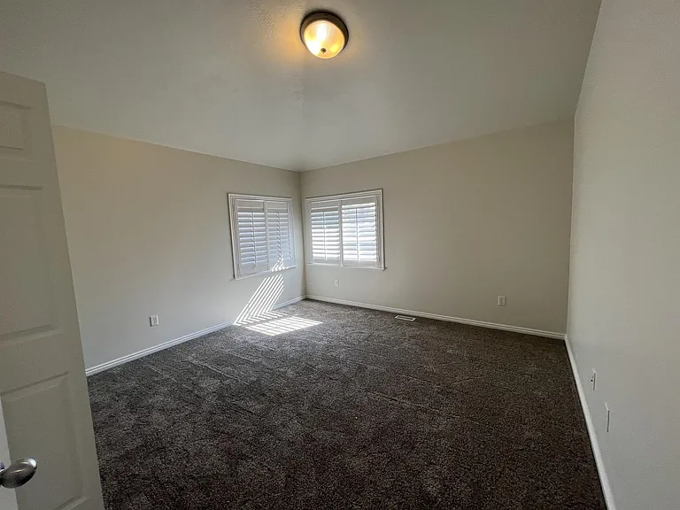 202 E White Spruce Cv — Photo 11