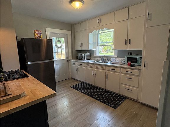 5th image of 324 Sayers Ave