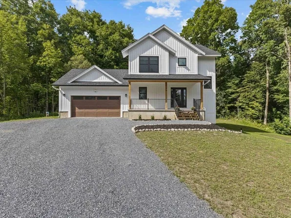 100 Leos Lane, Georgia, VT 05478