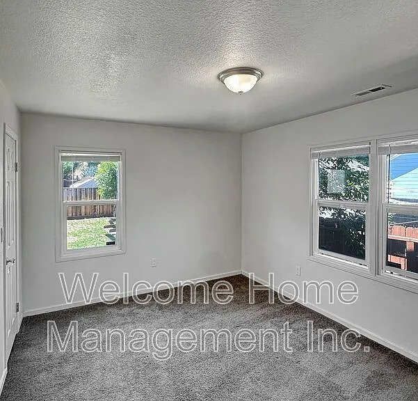 3310 Geneva St — Photo 9