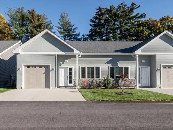 79 W Valley Cir, West Warwick, RI 02893