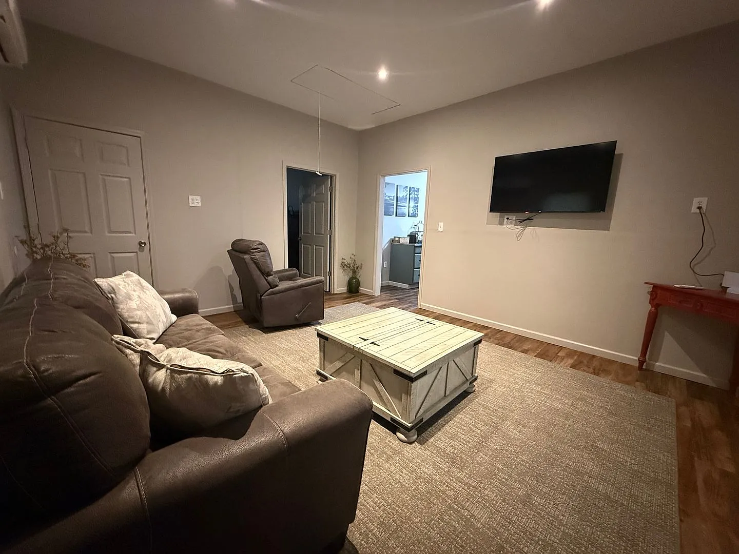 2 Bedrooms, 1 Bathroom - Home In Cedar Bluff! Fully Furnished, Including Utilities — Photo 2