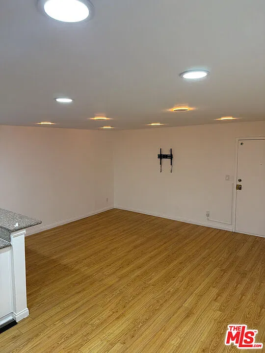 1 bed, 1.0 bath, 634 sqft, $2,000 — Photo 2