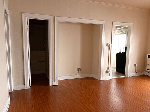 3rd image of 661 Shatto Pl APT 405