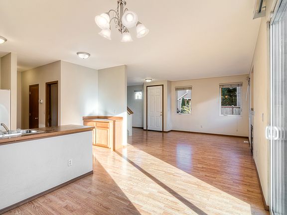 5th image of 10014 184th St E