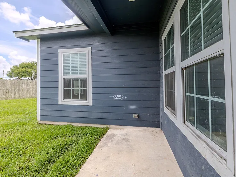 2422 Cardinal Dr — Photo 29