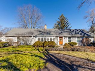 846 Larchmont Ln, Lake Forest, IL 60045