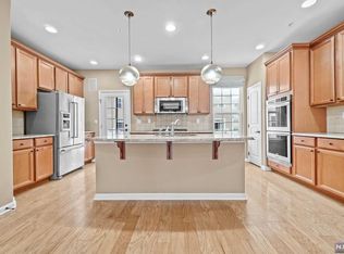 3 Eisenhower Ln, Wood Ridge, NJ 07075