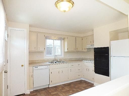 5th image of 9319 Hamlin Ave