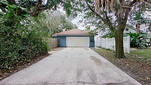 1615 Seminole Rd Photo 1