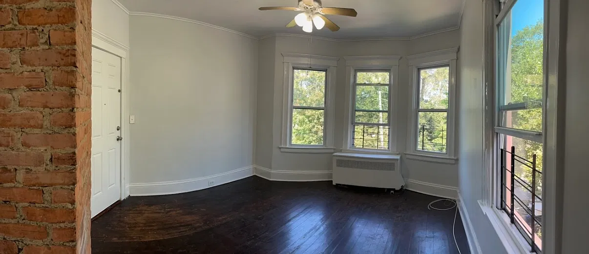 2 bed, 400 sqft, $2,400 — Photo 3