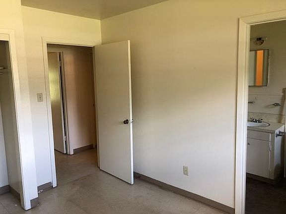4th image of 3300 Sun Valley Ct