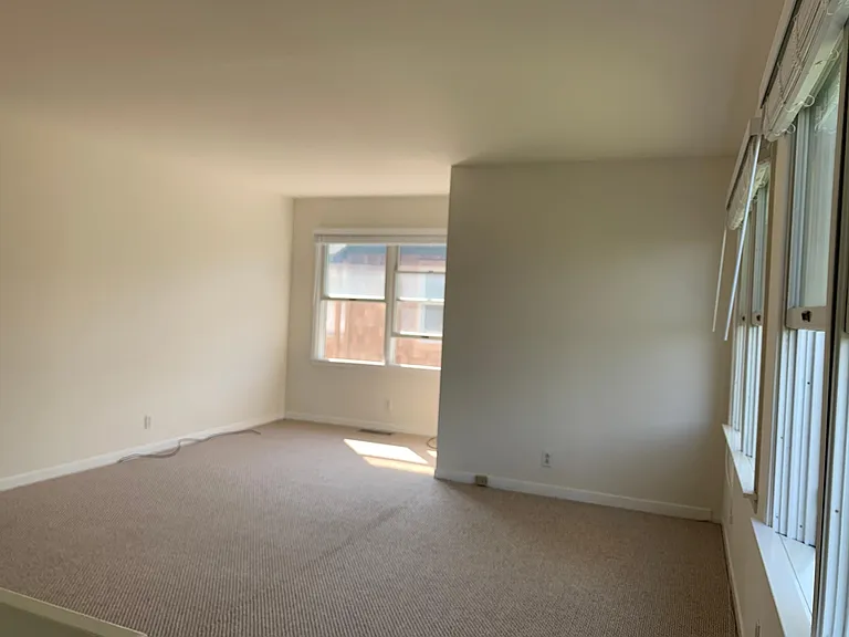 312 Centre Ct — Photo 5
