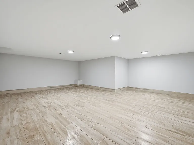 1827 N California Ave #1 — Photo 24