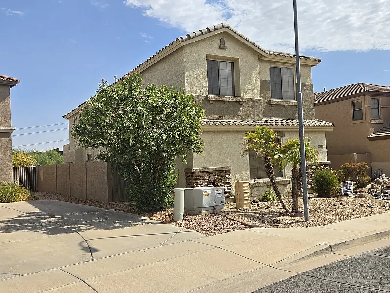 5 bed, 4.5 bath, 3731 sqft, $3,790 — Photo 2