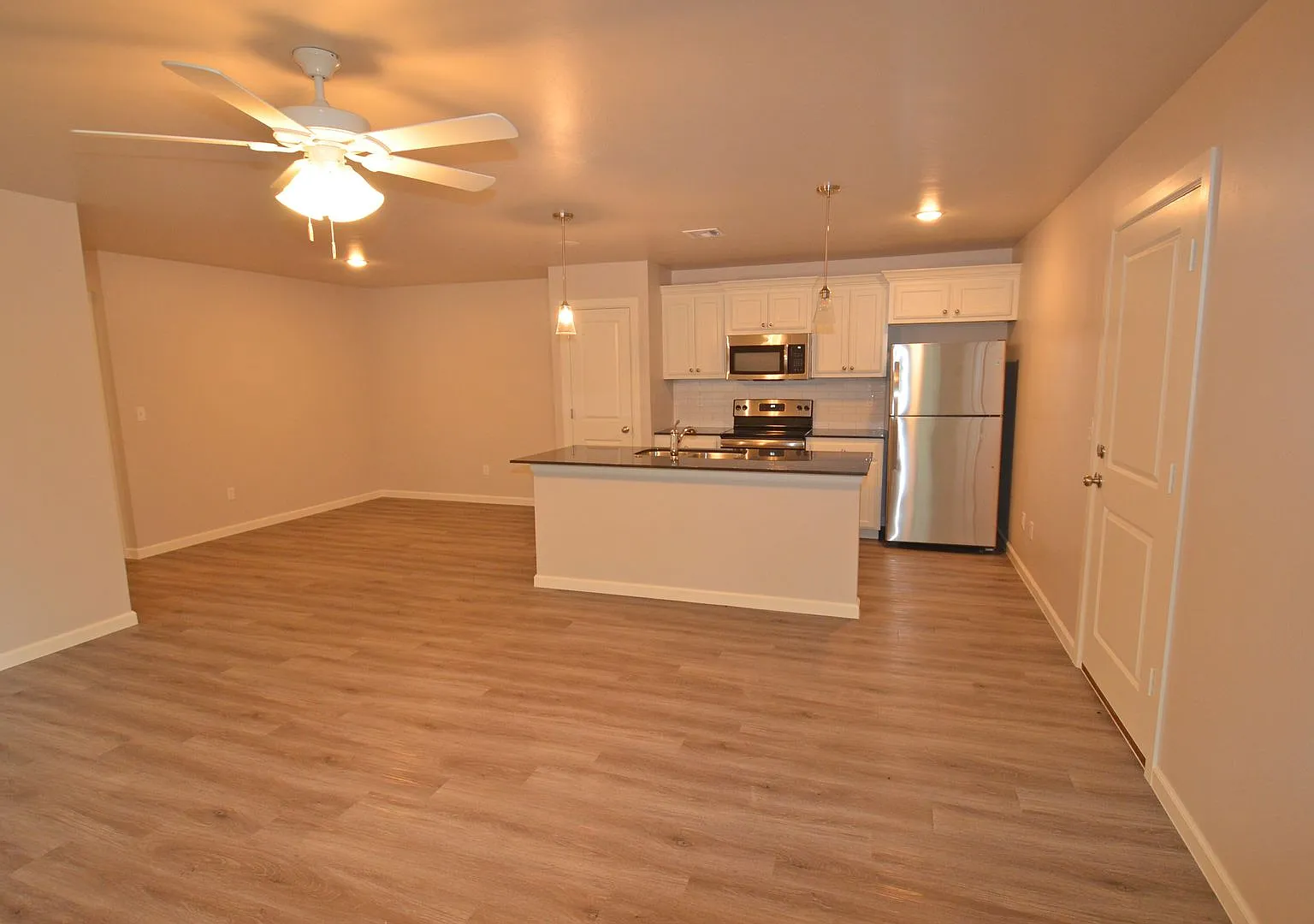TJ 21 - 11209 11211 Howard Dr — Photo 2