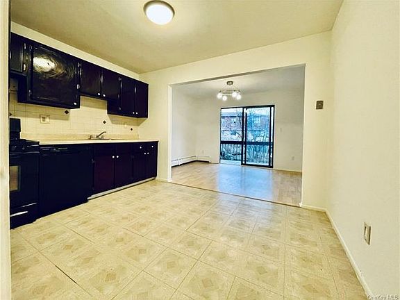 3rd image of 145 Country Club Ln