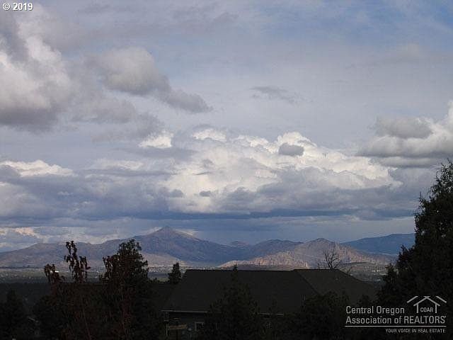 2nd image of 883 Highland View Loop