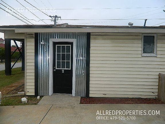 4th image of 700 S College Ave APT 2