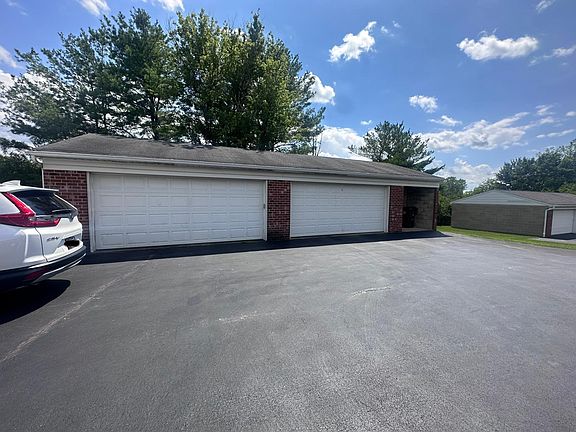 2nd image of 50 Carter Cir #4