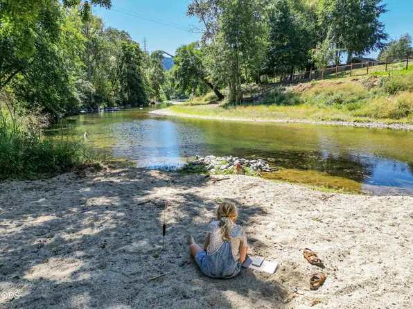 1221 E Evans Creek Rd, Rogue River, OR 97537