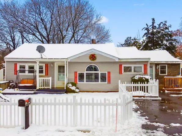 32 Hamblett Ave, Dracut, MA 01826