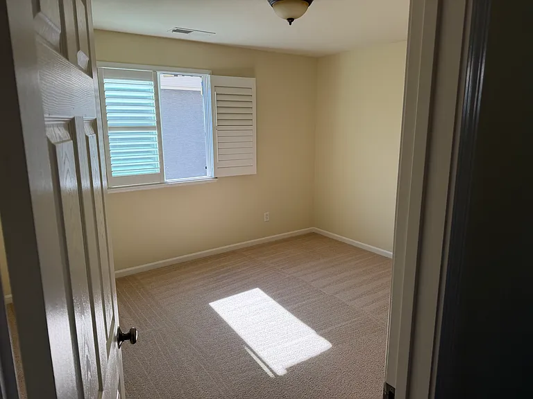1427 Wyndham Ln — Photo 23