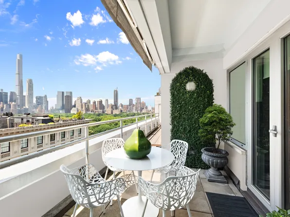 910 5th Avenue 15/16C image 1 of 12