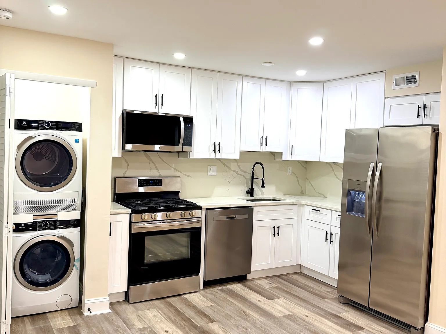 2 bed, 900 sqft, $2,000 — Photo 2