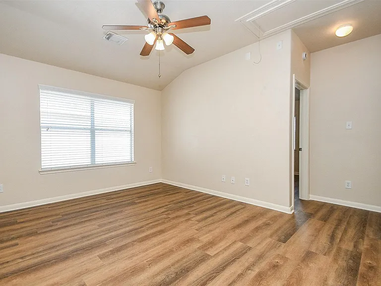 13111 Rippling Creek Ln — Photo 38