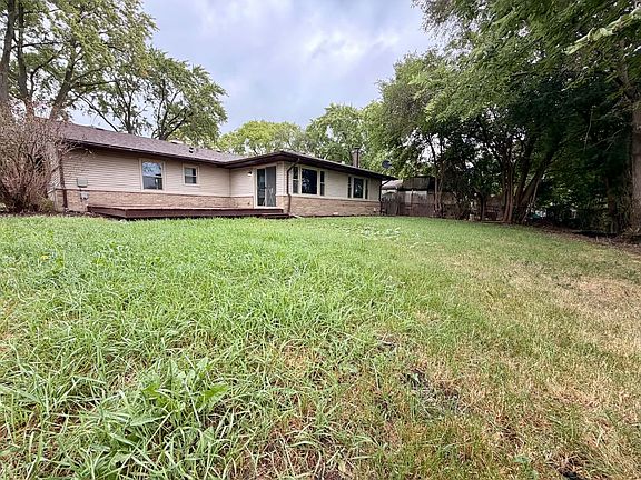 3rd image of 281 Victoria Ln