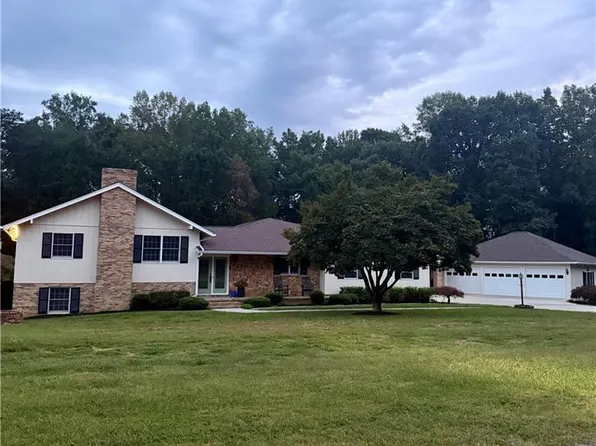 321 Pineview Dr, Mount Airy, NC 27030