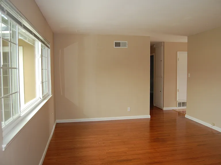 4815 Seneca Park Ave — Photo 7