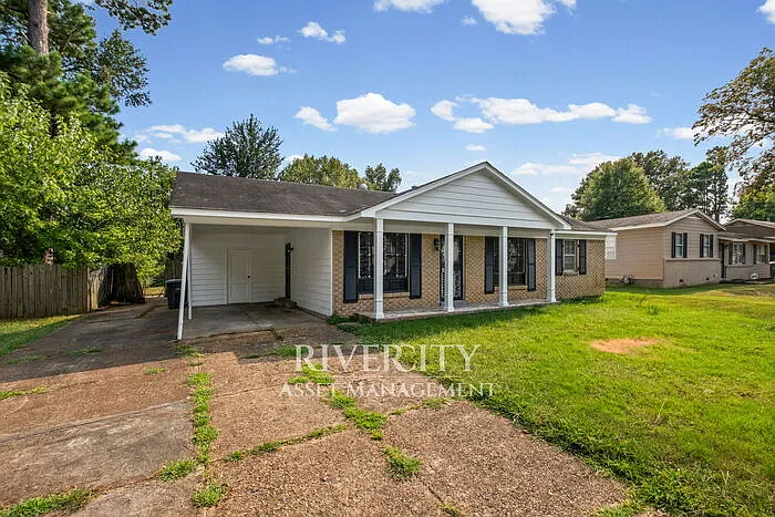 3 bed, 2.0 bath, 1438 sqft, $1,795 — Photo 2