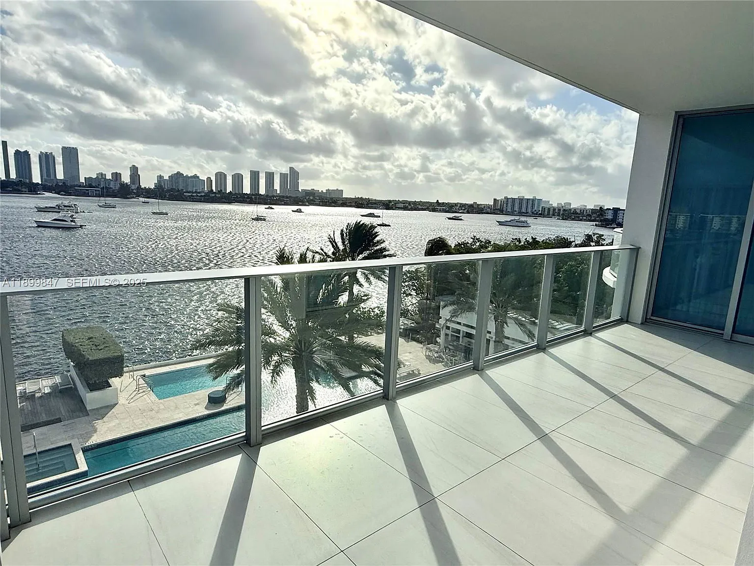 3 bed, 3.0 bath, 2225 sqft, $10,000 — Photo 3