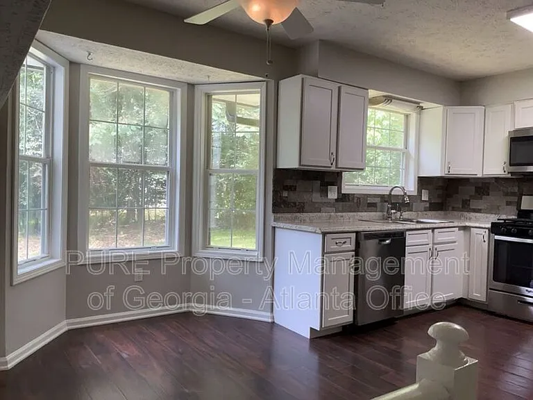 3227 Stonewall Dr NW — Photo 10