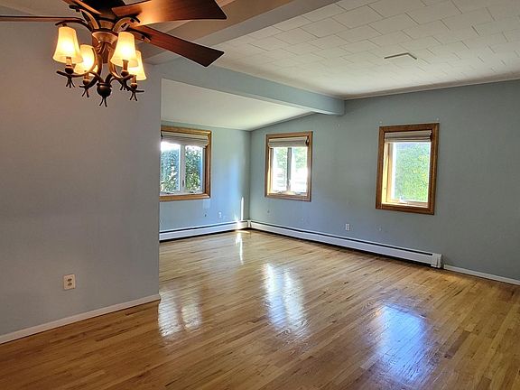 3rd image of 105 Pearsall Ave Floor 1